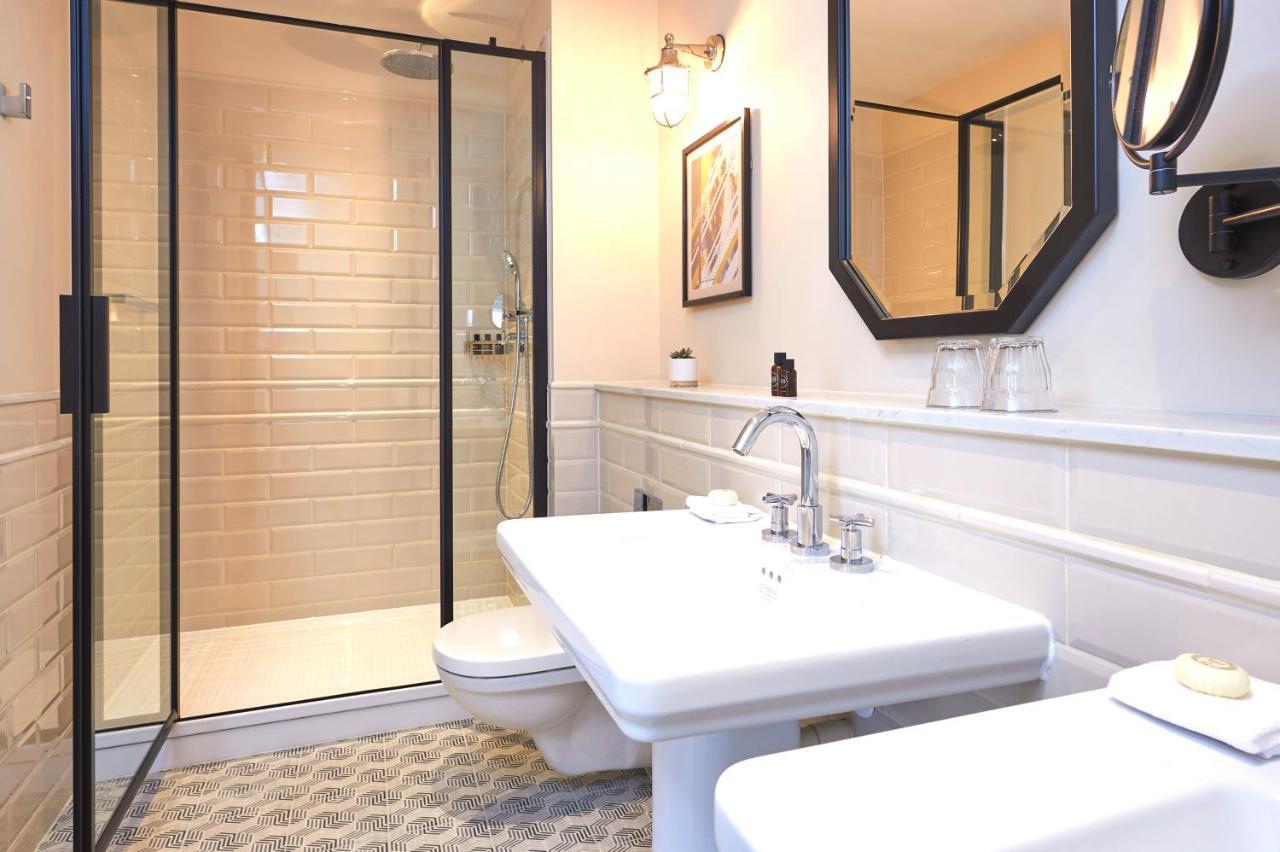 The Grand Hotel バーミンガム エクステリア 写真 A shower enclosure